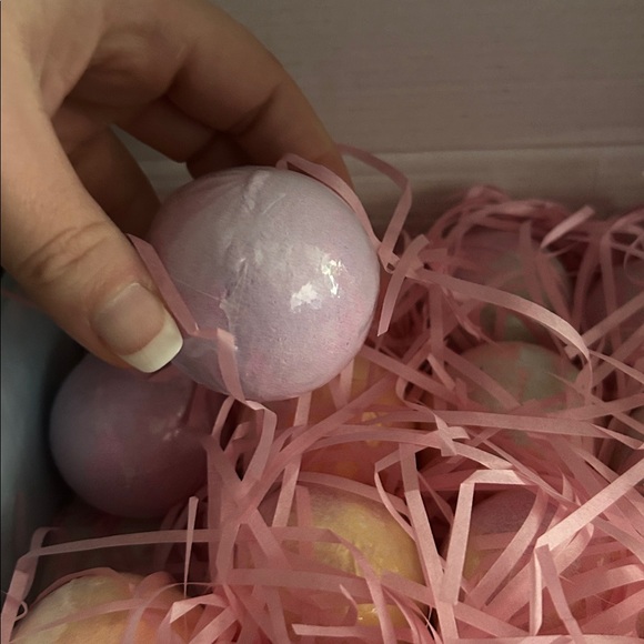 17 Bath Bombs Gift Box - Picture 4 of 5